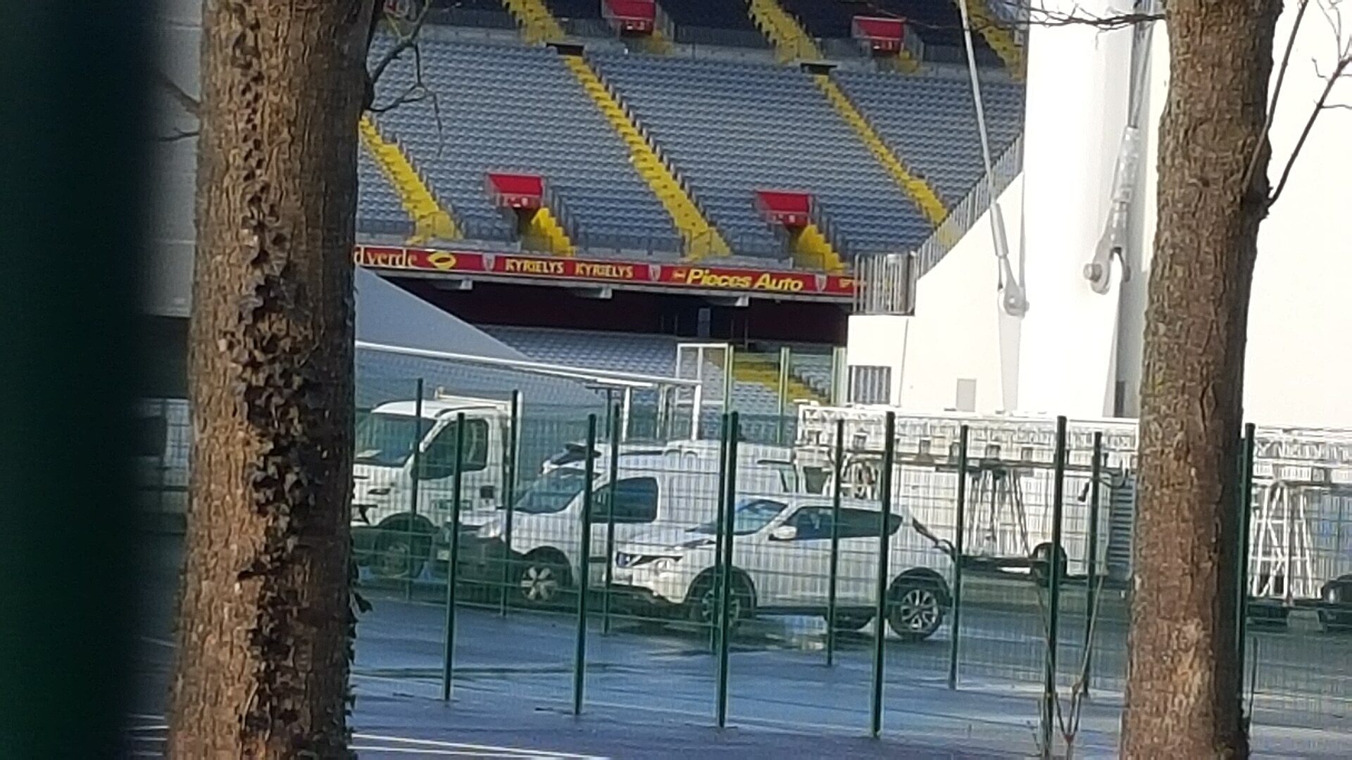 Стадион „Болар-Делелис“ в Ланс
