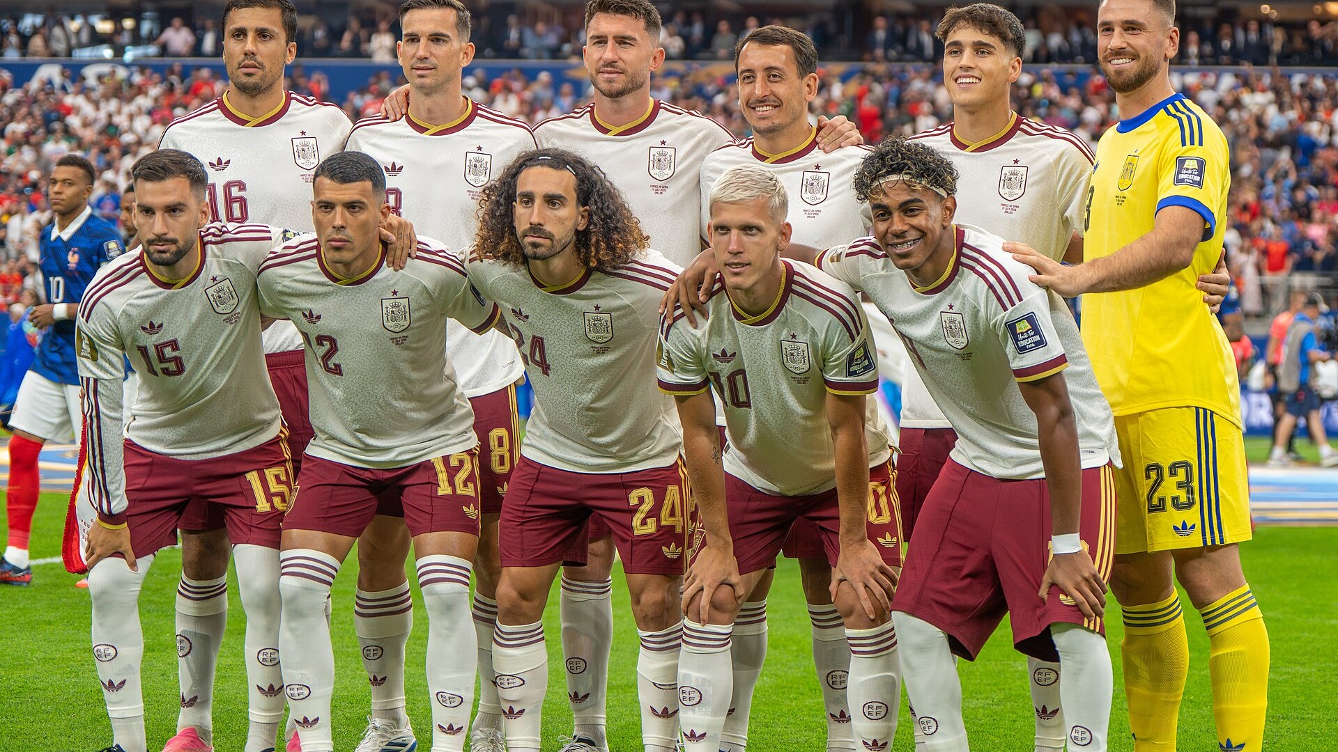 Стартовият състав на Испания позира преди мач на Световното първенство 2026