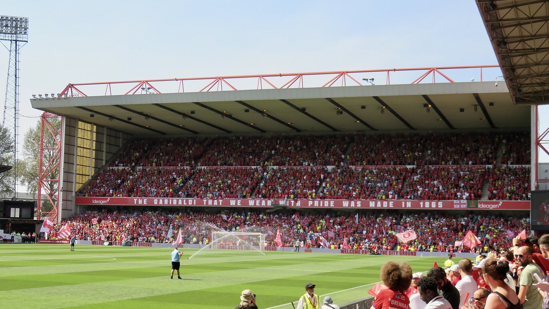 Трибуната Trent End на City Ground в Нотингам