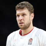 Везенков с 25 точки, Олимпиакос оцеля в продължение в Барселона
